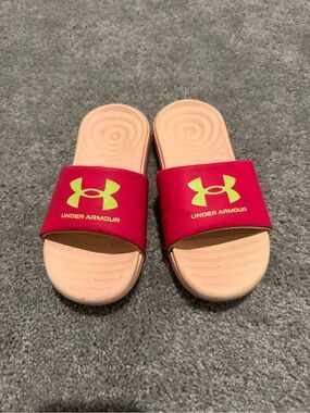 Under Armour Kids' Ansa Slide sandals size 2Y